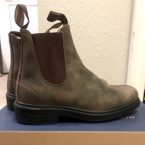 New Blundstone Boots /Rustic Brown 
WOMEN'S CLASSICS
CHELSEA BOOTS -